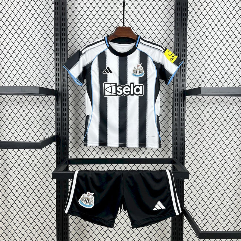 Newcastle | Equipamento principal (criança) 25-26